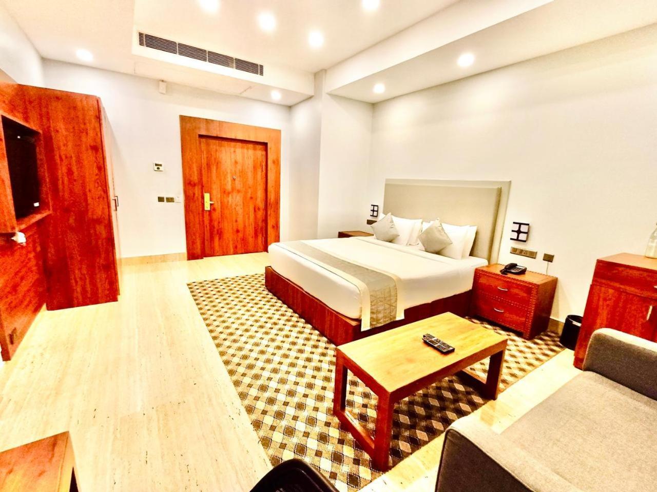 Seven Hills Hotel プリ エクステリア 写真