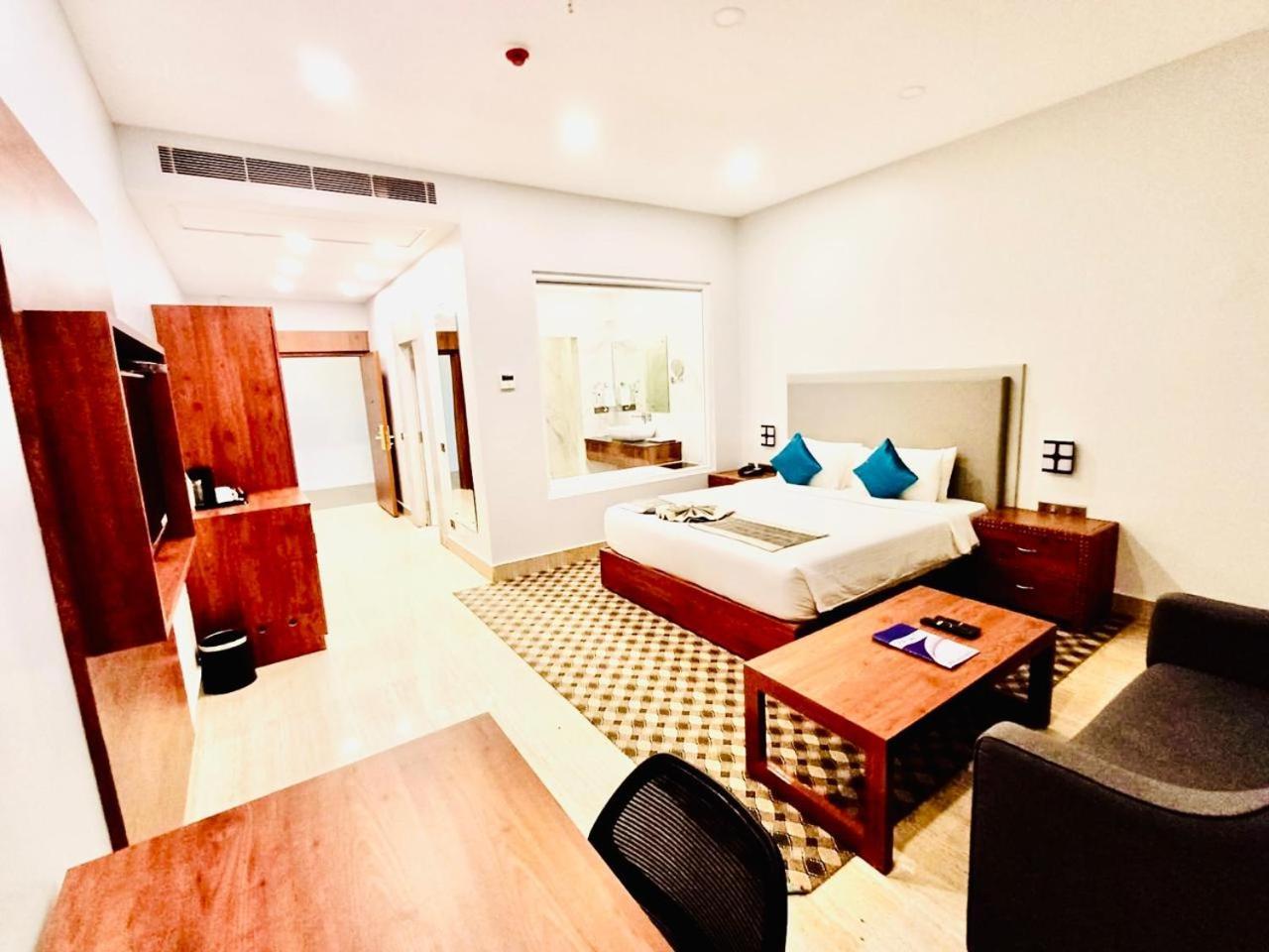 Seven Hills Hotel プリ エクステリア 写真