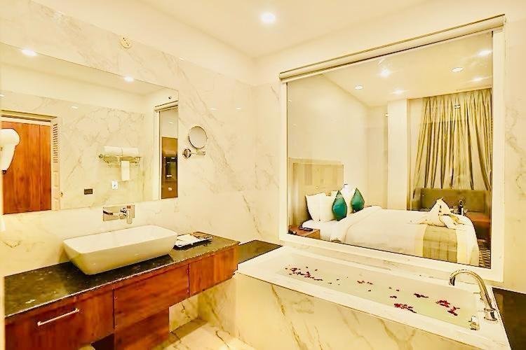 Seven Hills Hotel プリ エクステリア 写真