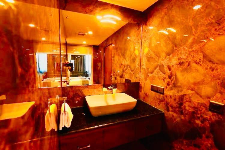 Seven Hills Hotel プリ エクステリア 写真